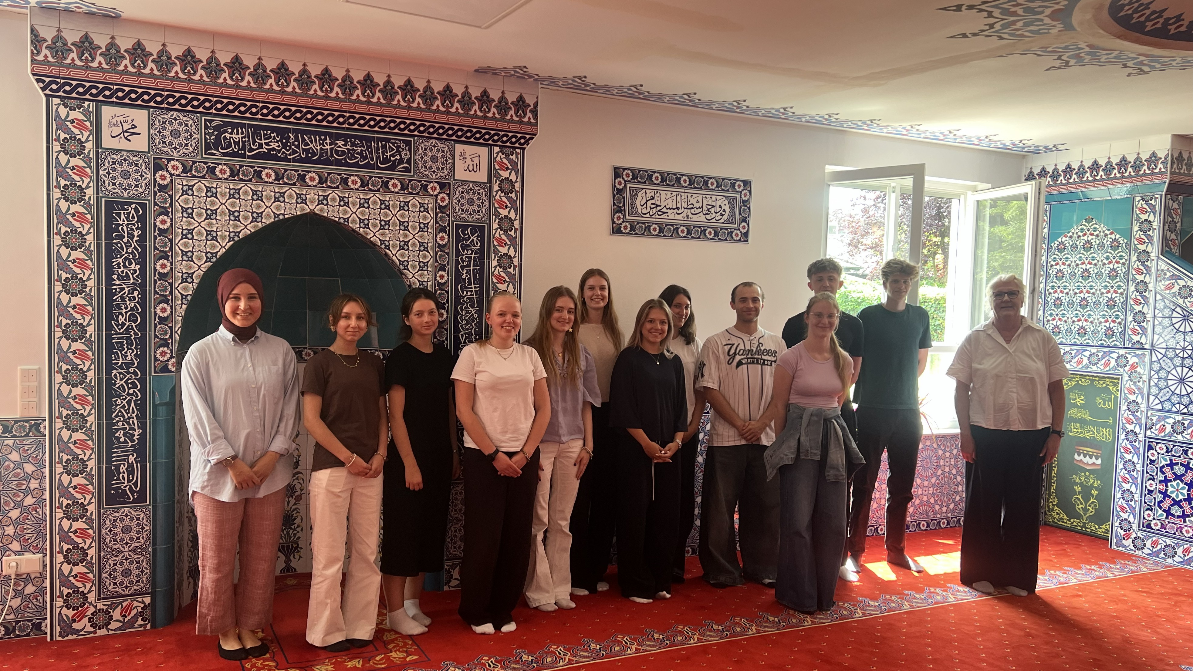 Schülergruppe in Telgter Moschee